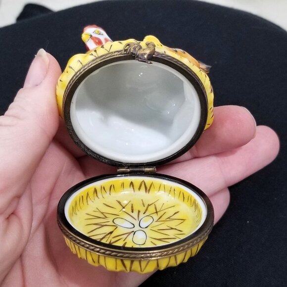 Antique Limoges Peint Main Hen and Chicks Trinket Box Farm Hand Painted - Picture 8 of 8